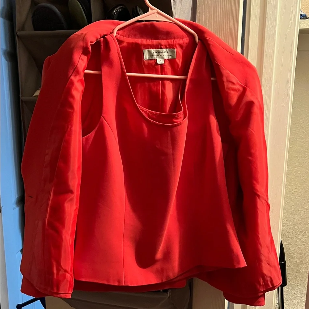 Tahari Vibrant Red Women's Blazer and matching top - Picture 2 of 4